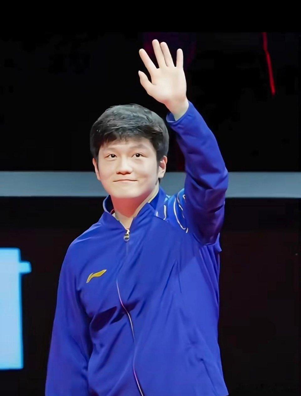 那次挥手是以身入局，前路虽漫漫征途，但我始终笃定，东哥定会以最决绝的姿态，冲破迷