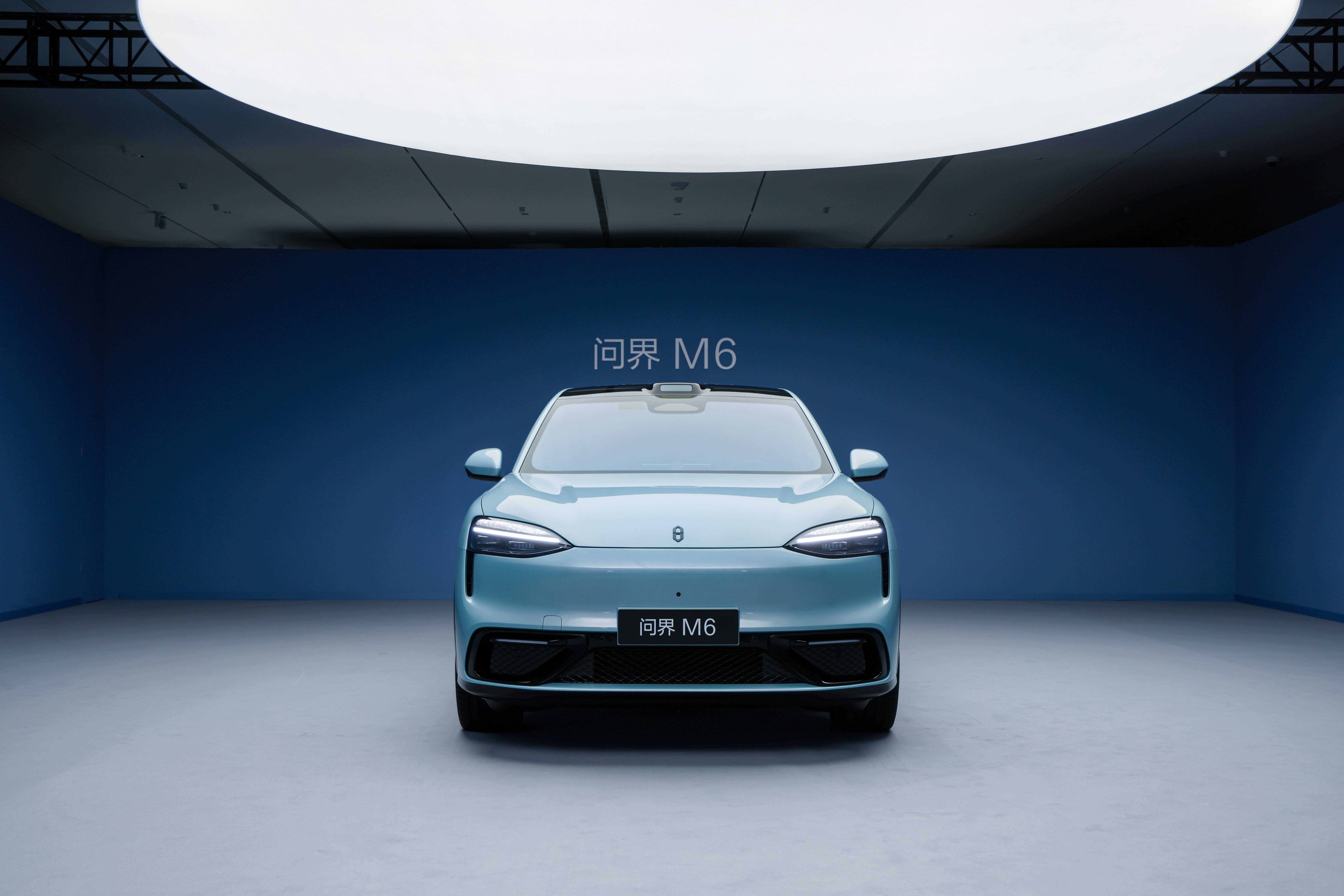 别再问年轻人需要什么车了，问界M6给出了标准答案