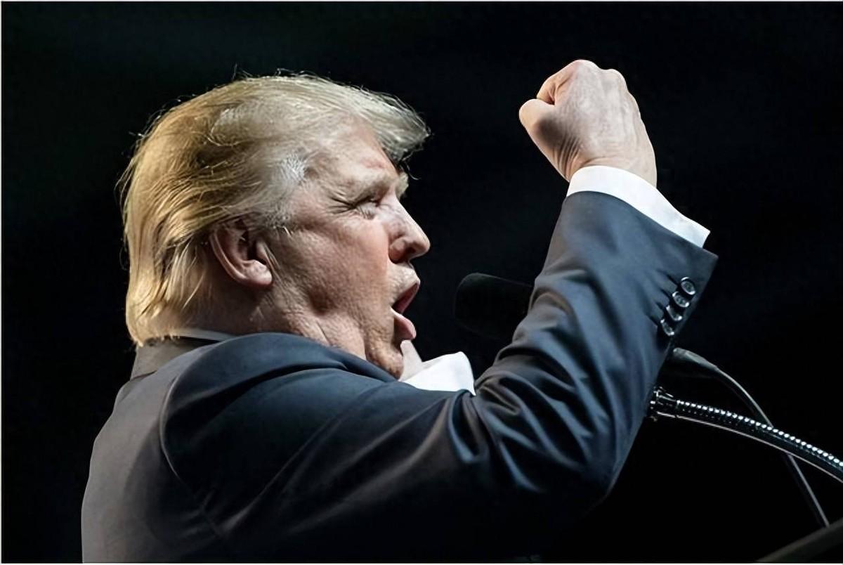 特朗普签字走人，中方送6字，话音刚落，联合国警告剥夺美投票权面对特朗普带着美国