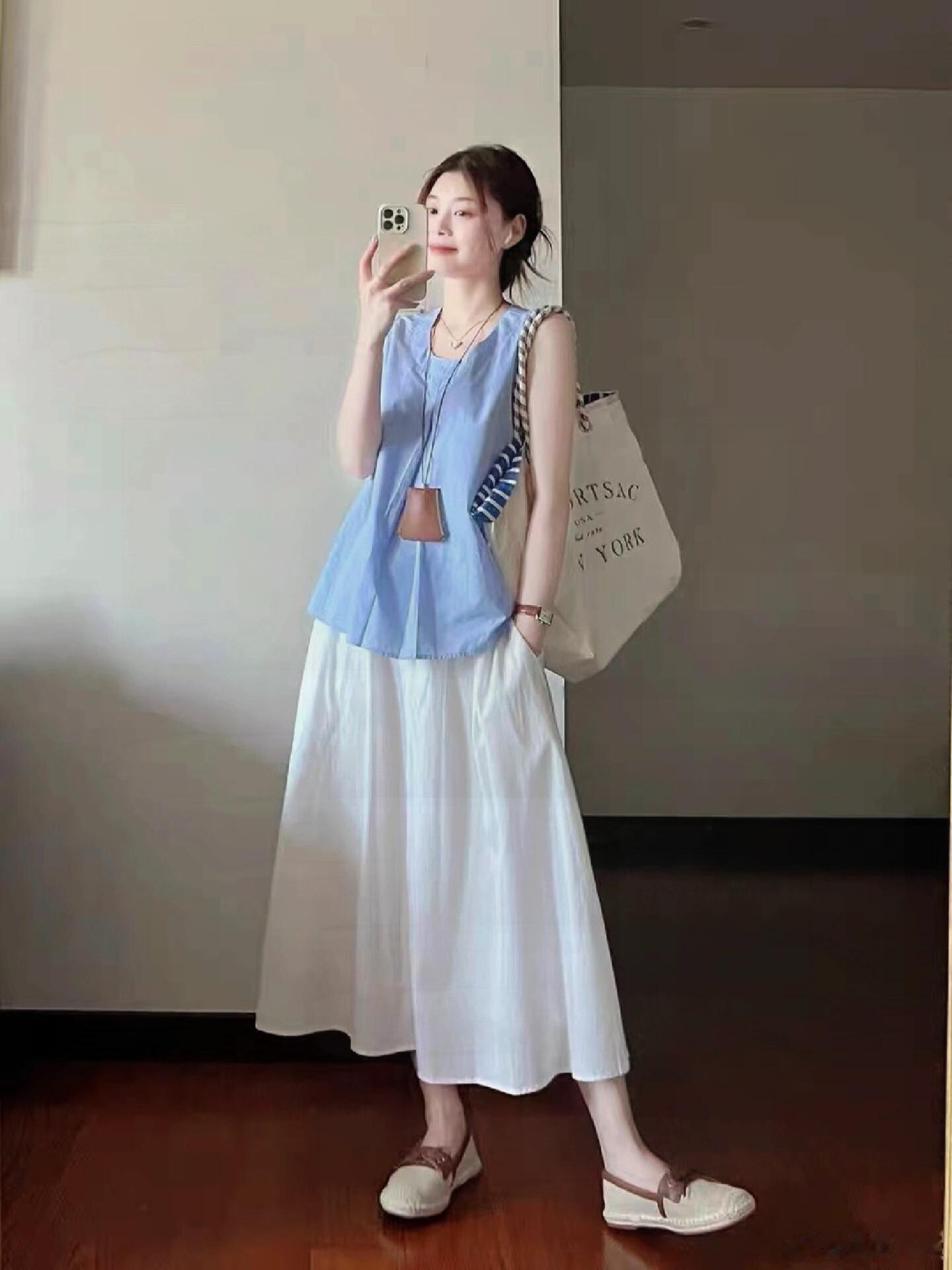 挖到一组超绝的夏日松弛感穿搭！清爽又舒服，日常出街、度假都能穿🔹无袖衬衫浅