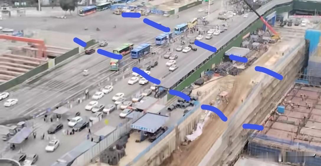 越来越觉得正在改造中的绵阳站前广场与临园干道的下穿隧道不连通是对的，要不然在隧道