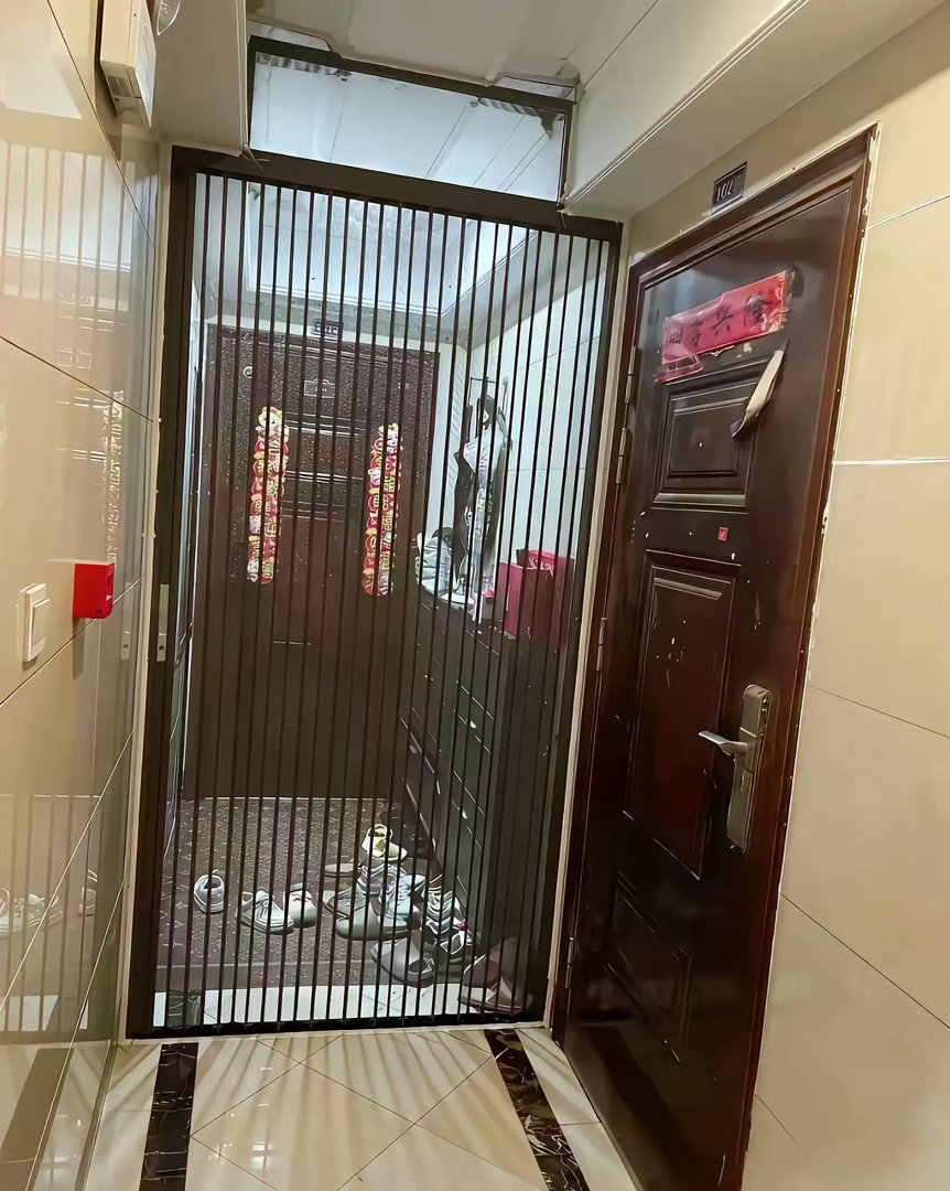 邻居这么搞，我可以报警吗？​​​
