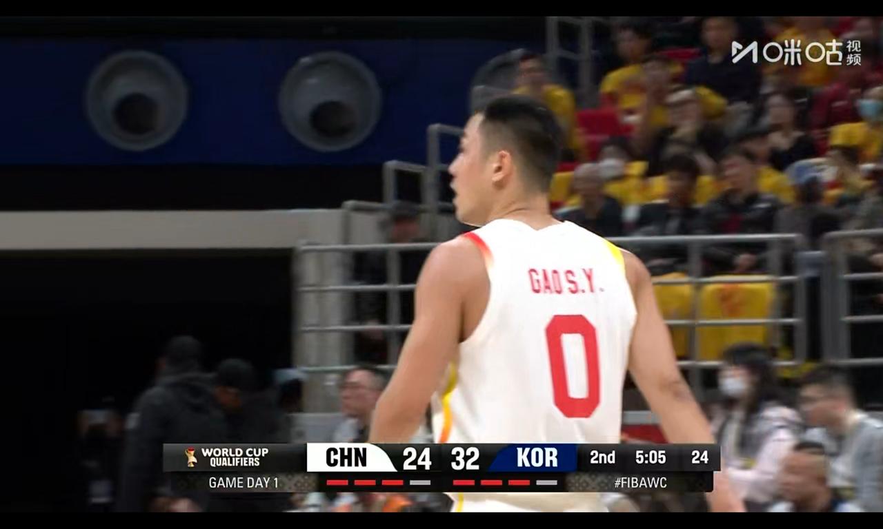 高诗岩的作风还是很顽强，首发没错，远传周琦比三分球拉风在赵睿不打，高诗岩跟胡