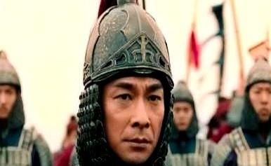 1588年戚继光被罢官免职回到家乡蓬莱，他的妻子随即抛弃他，变卖家产带着戚继光家