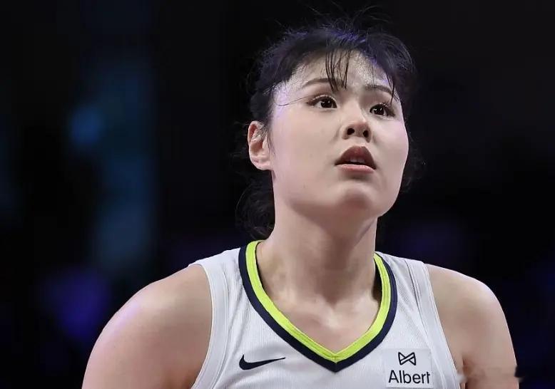 北京时间8月13日，WNBA常规赛达拉斯飞翼客场对阵印第安纳狂热，李月汝连续两场