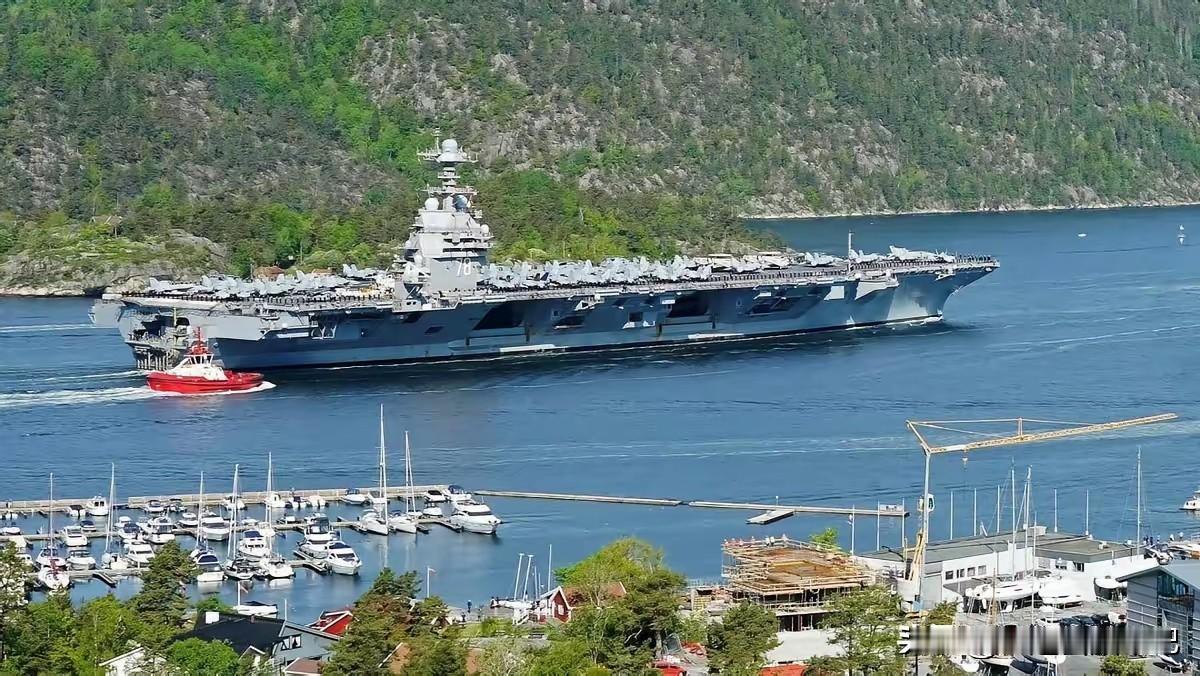 打败美国“福特”航母的居然是厕所的马桶。“福特”级航母拥有人员4600多名，厕