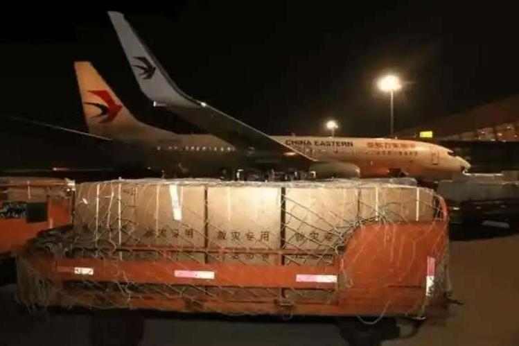 菲律宾危难之际，中国伸出援手，马科斯发文致谢！11月12日，香港《卫报》发文