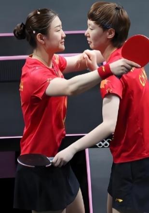 王曼昱和陈梦的半决赛，是永远不会冷场的。原因很简单，不是单纯的胜负之争，也不是