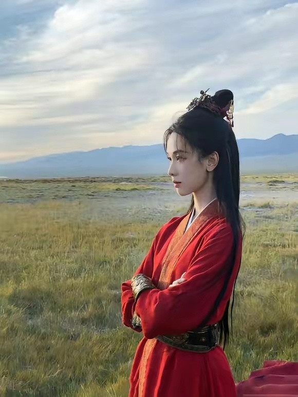 我敢说，即便陈都灵不再做演员，也绝对饿不着自己。这并非因为她家境优渥，更不是有人