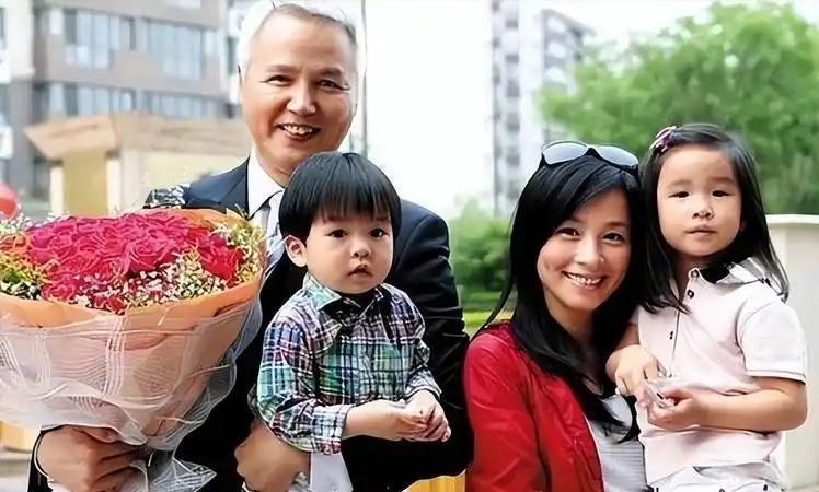 当年，张庭做8次试管婴儿失败后，父母劝说：“没孩子也行，别受罪了。”可丈夫林瑞阳