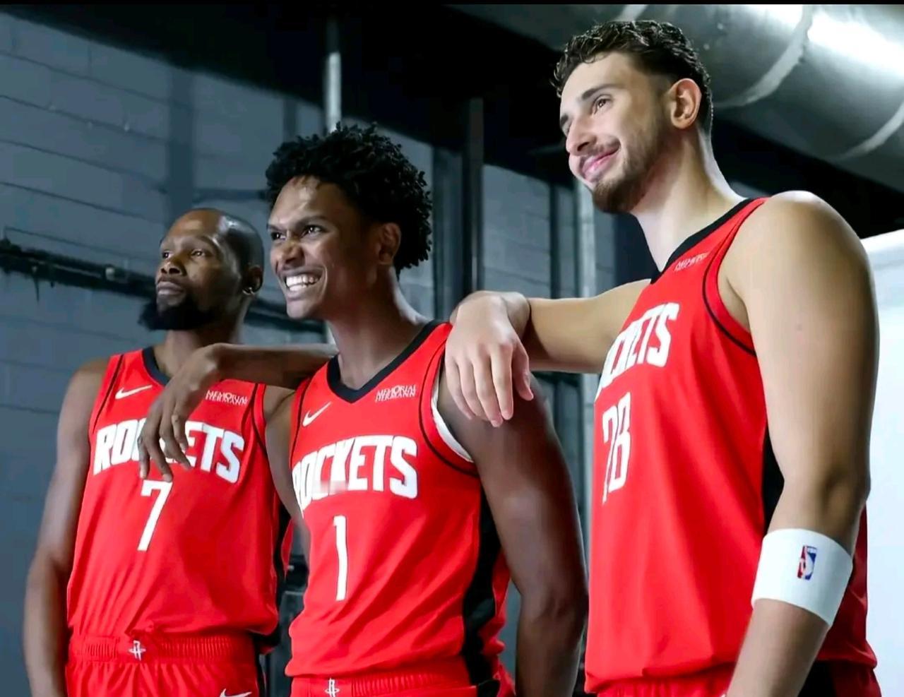 申京根本就是一个蓝领都干不好的垃圾内线，这种人当基石就是笑话！火箭就等着阿门和谢