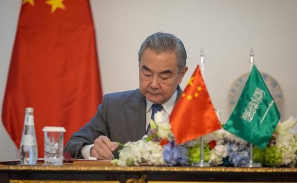 中国和沙特谈妥了当地时间12月14日，中国外交部长王毅在利雅得同沙特外交大臣费