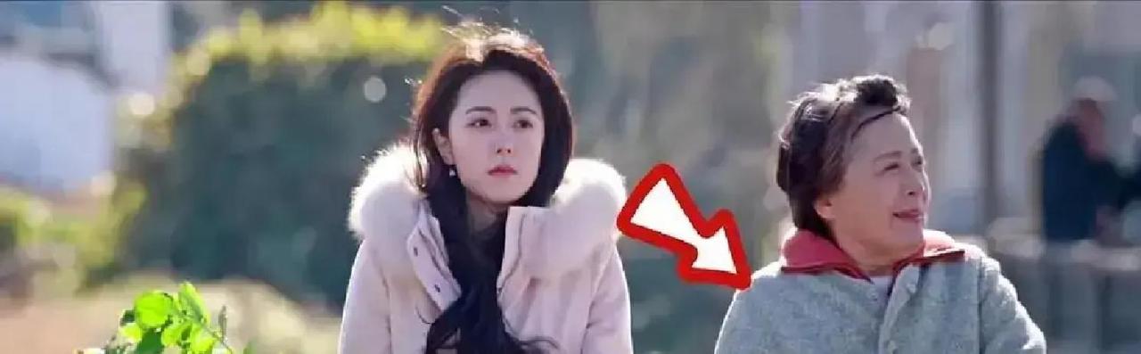 5万大衣撞99羽绒，阶层密码第一次被扒光赵今麦那件驼色大衣一出场，弹幕齐刷