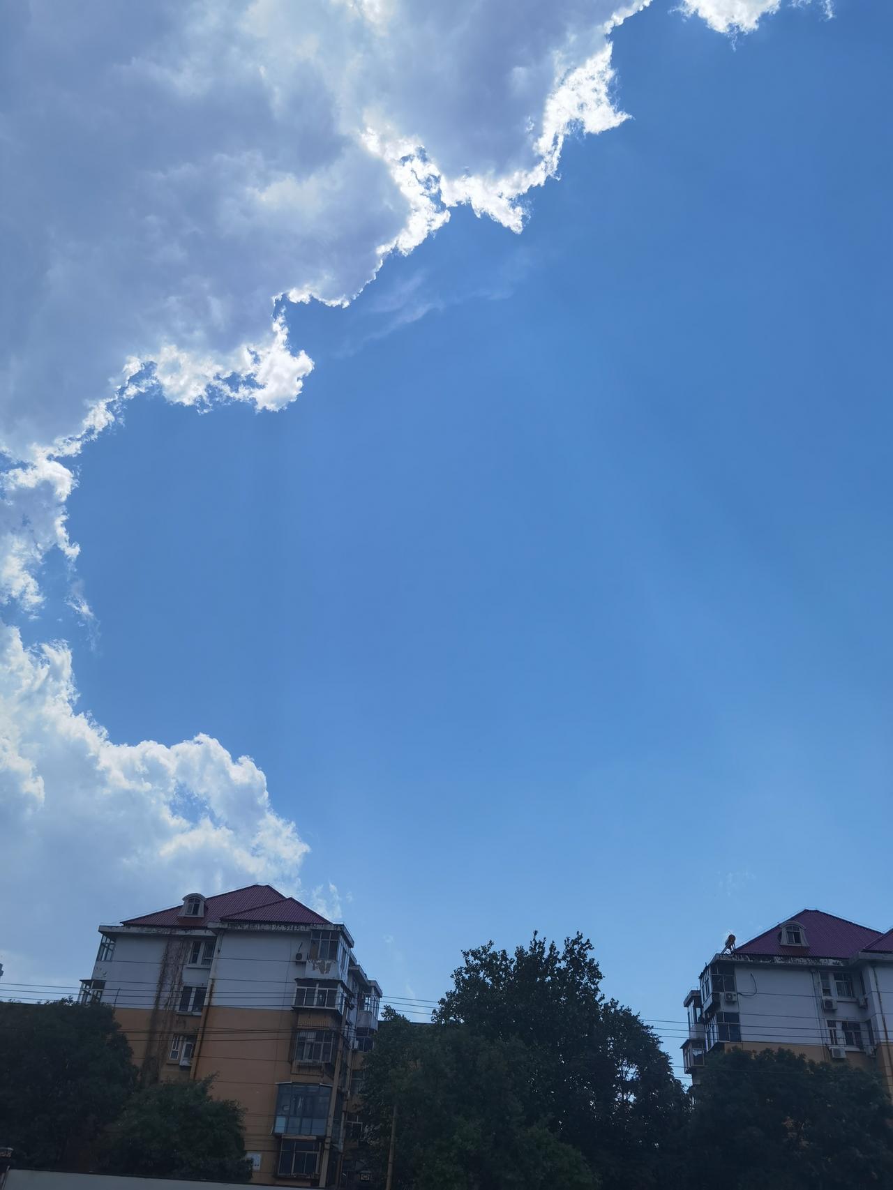 石家庄的这场雨，来得快，去得也快今天中午1:30左右，一场瓢泼大雨突然而至，毫