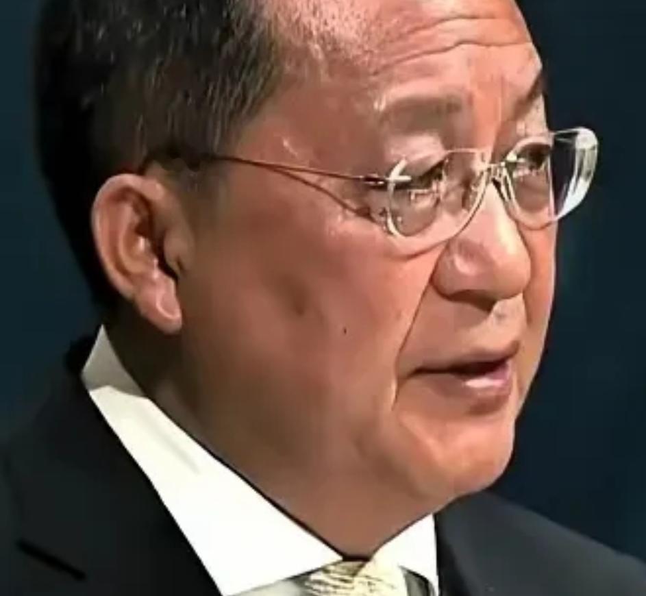 朝鲜的代表李容溶在联合国大会上站起来说话，第一句话就问日本这个二战战败国凭什么想