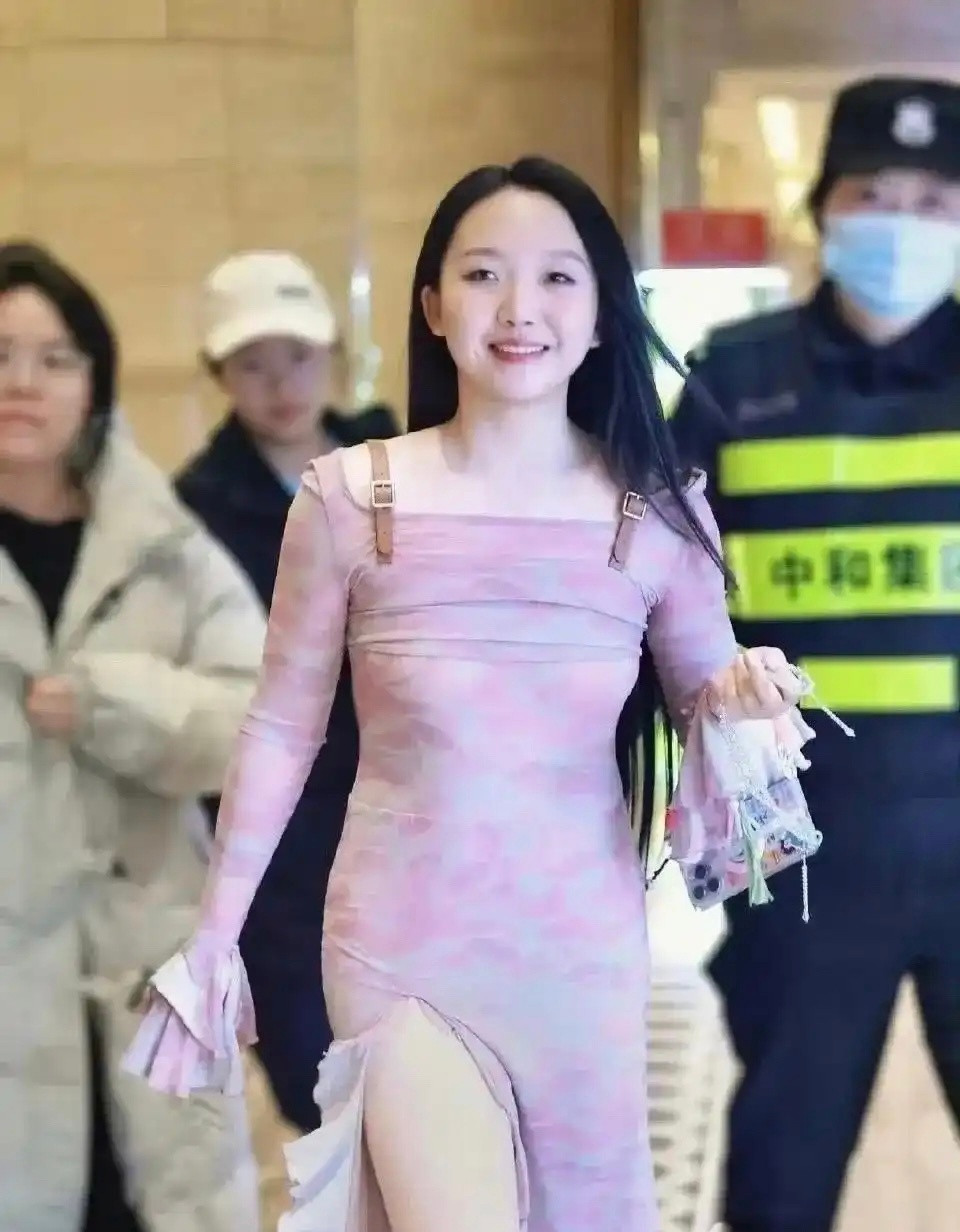 辣目洋子瘦下来，整个人气质都不一样了，感觉变化好大啊！
