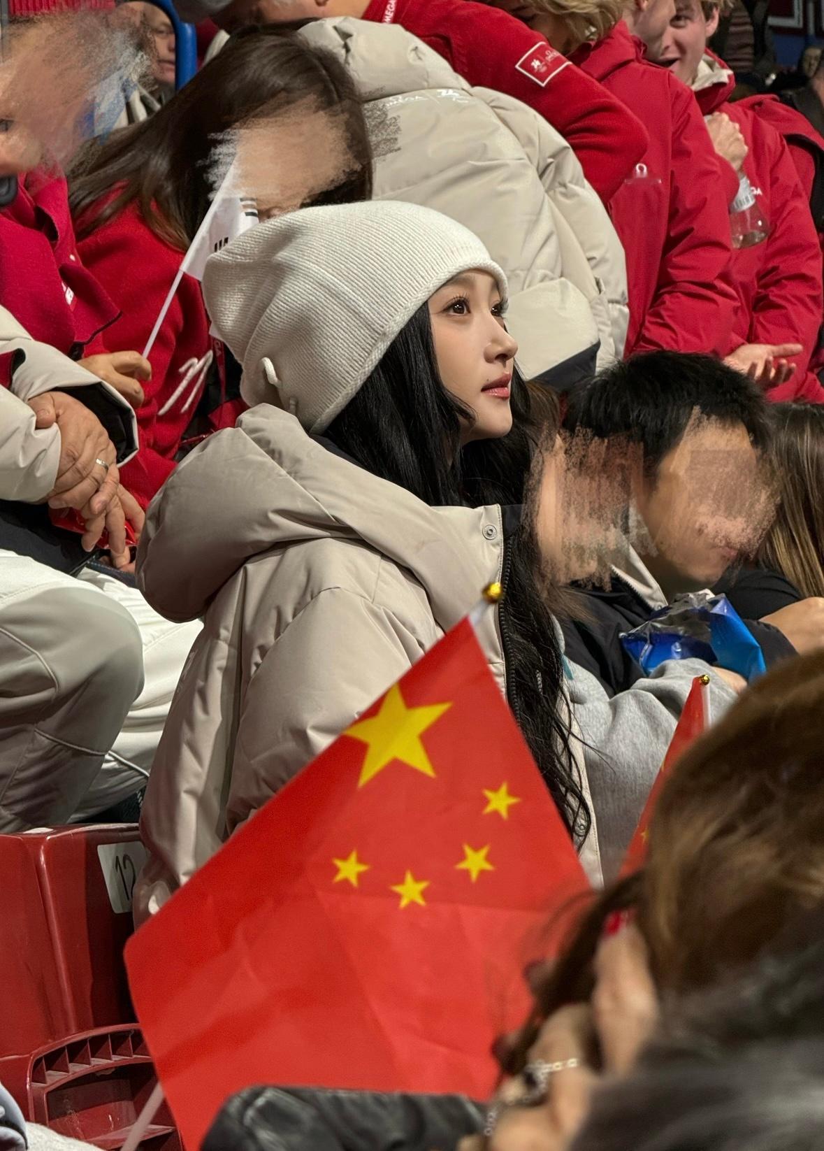 感觉是最接近关晓彤线下真人的几张….