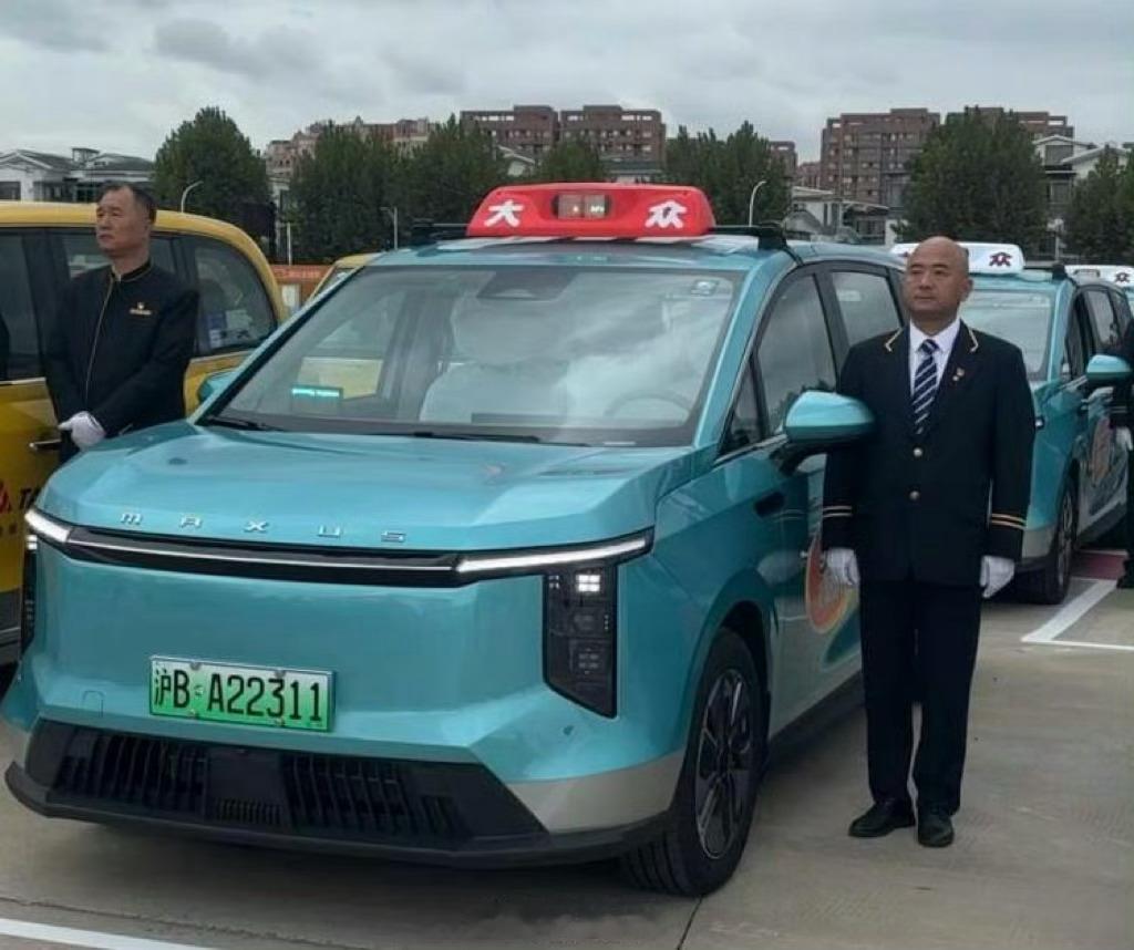 上海出租车开始更换为纯电MPV了，大通大家7具备7座设计，也就是香港