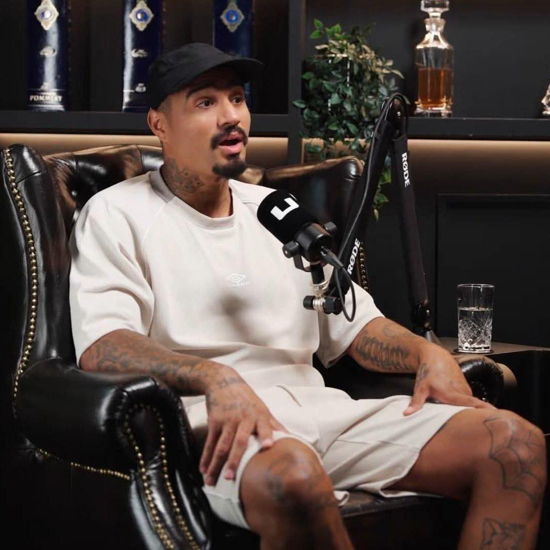 Q：你说你加盟巴萨时被迫说你最喜欢的球队是巴萨，最佳球员是梅西，这是真的吗？凯文