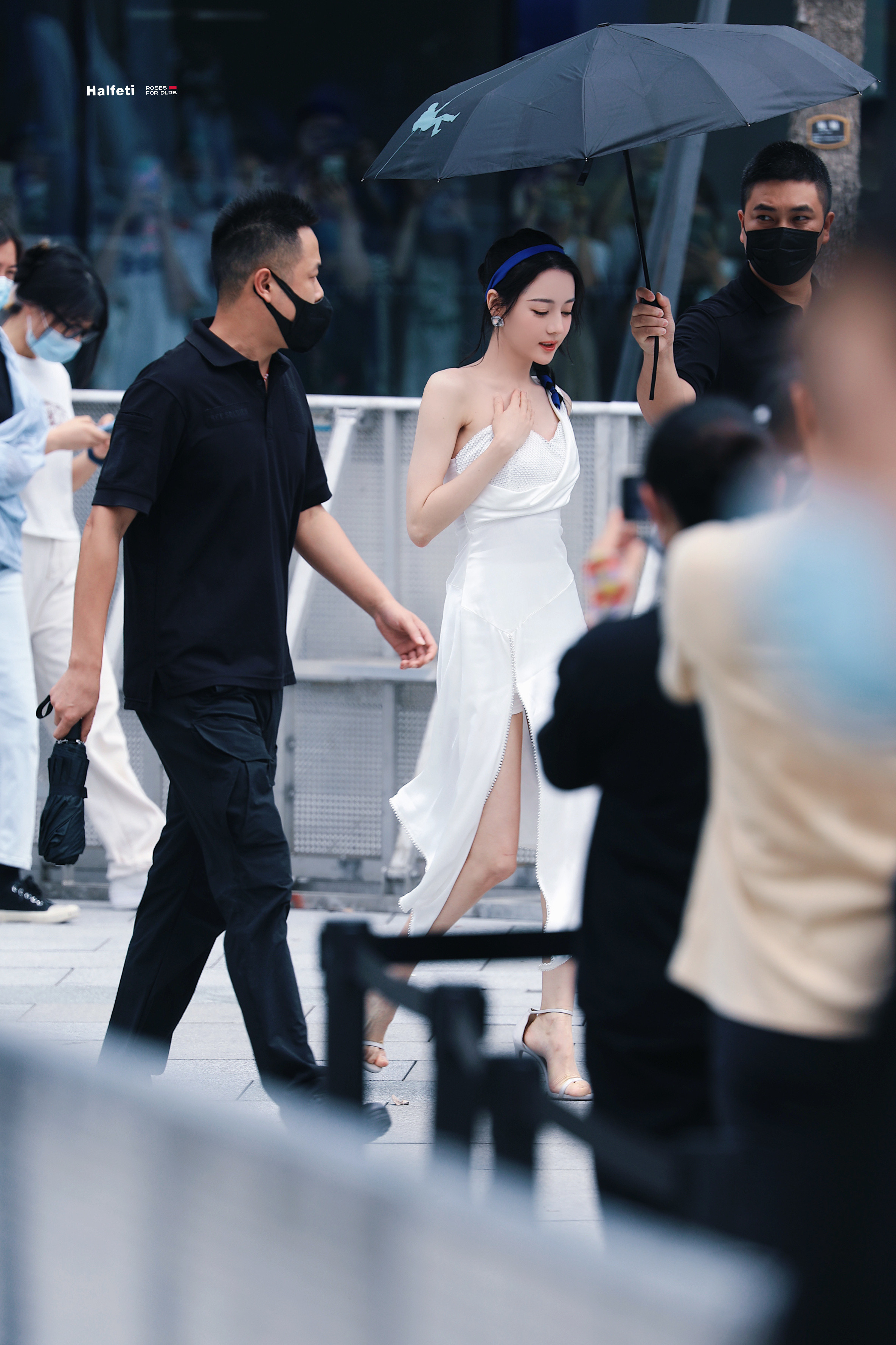 曝迪丽热巴签约天伊娱乐超话粉丝破千万唯一女星迪丽热巴到期不续祝愿巴巴早日离嘉