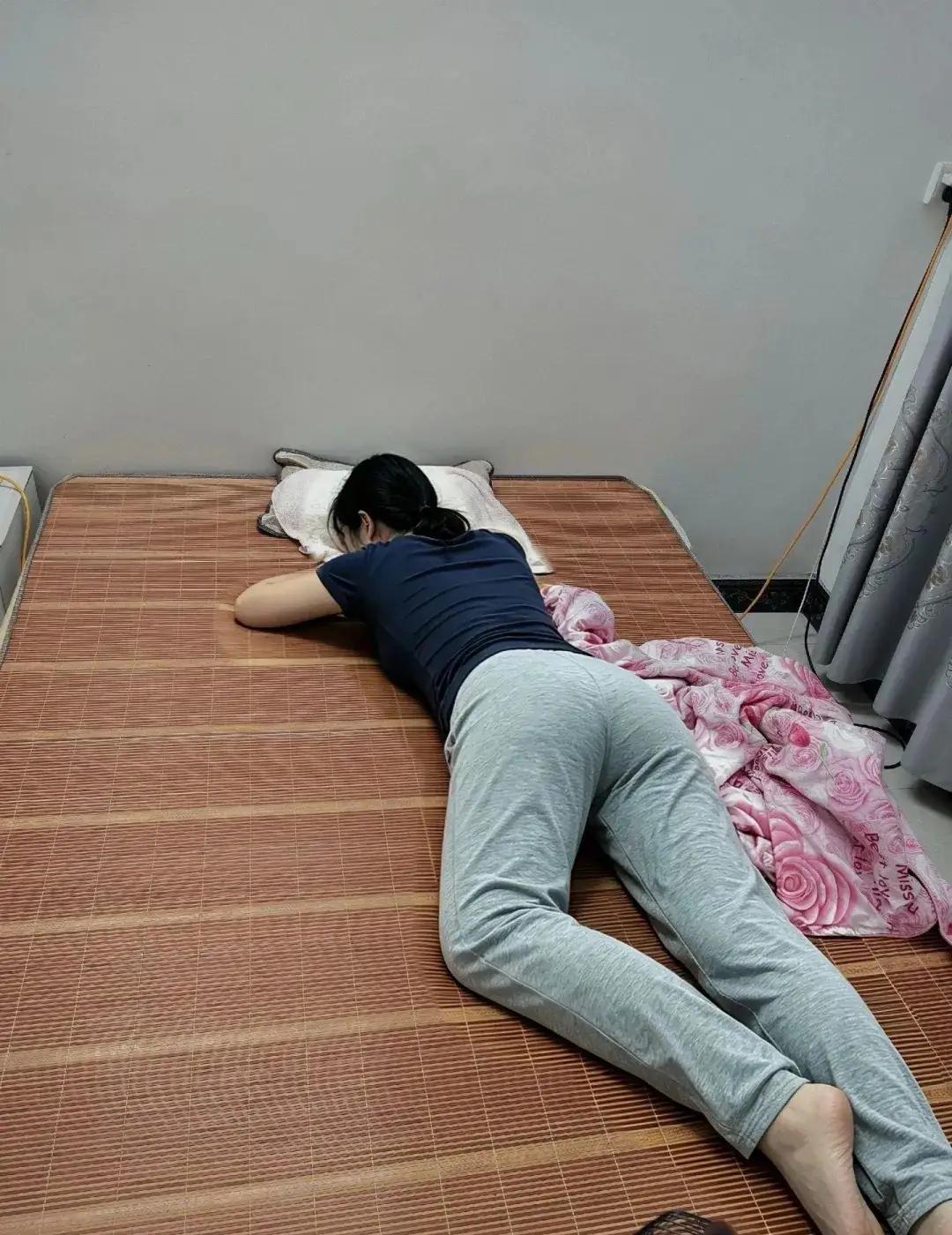 我喜欢趴着睡觉，有感觉，舒服