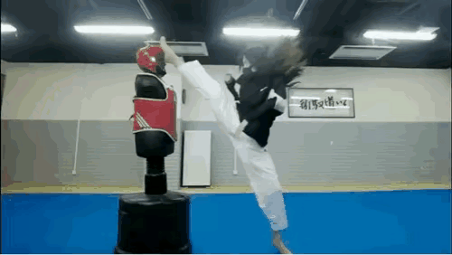 可怕的一脚[捂脸哭]