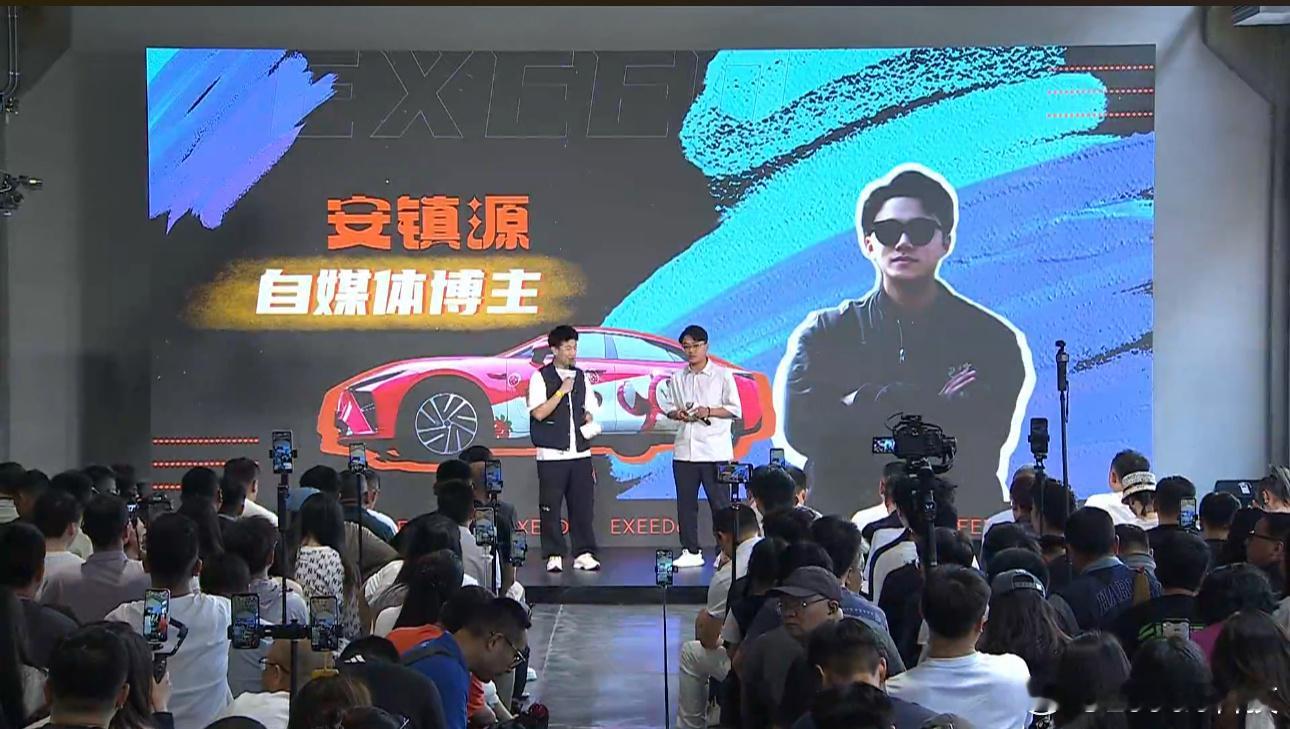 星途潮改共创杭州站没想到星纪元ES这么能潮改！真的觉得很棒呢。不一样的星纪元好