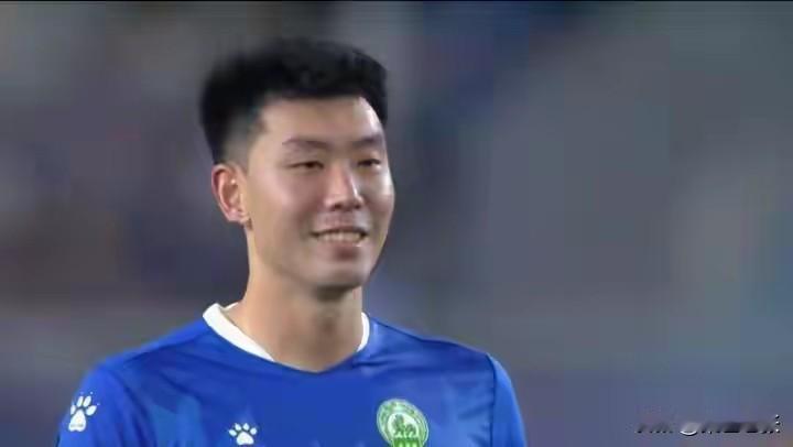 险成罪人！海牛10号冯伯元征战苏超，补时送点致平局，点球大战再失点。比赛补时第