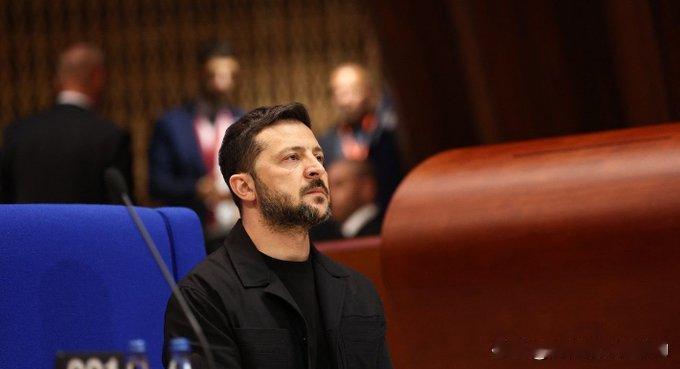 “可以参考三八线的方式。”面对乌克兰寸土不让的强硬态度，老特似乎又有点变化。据《