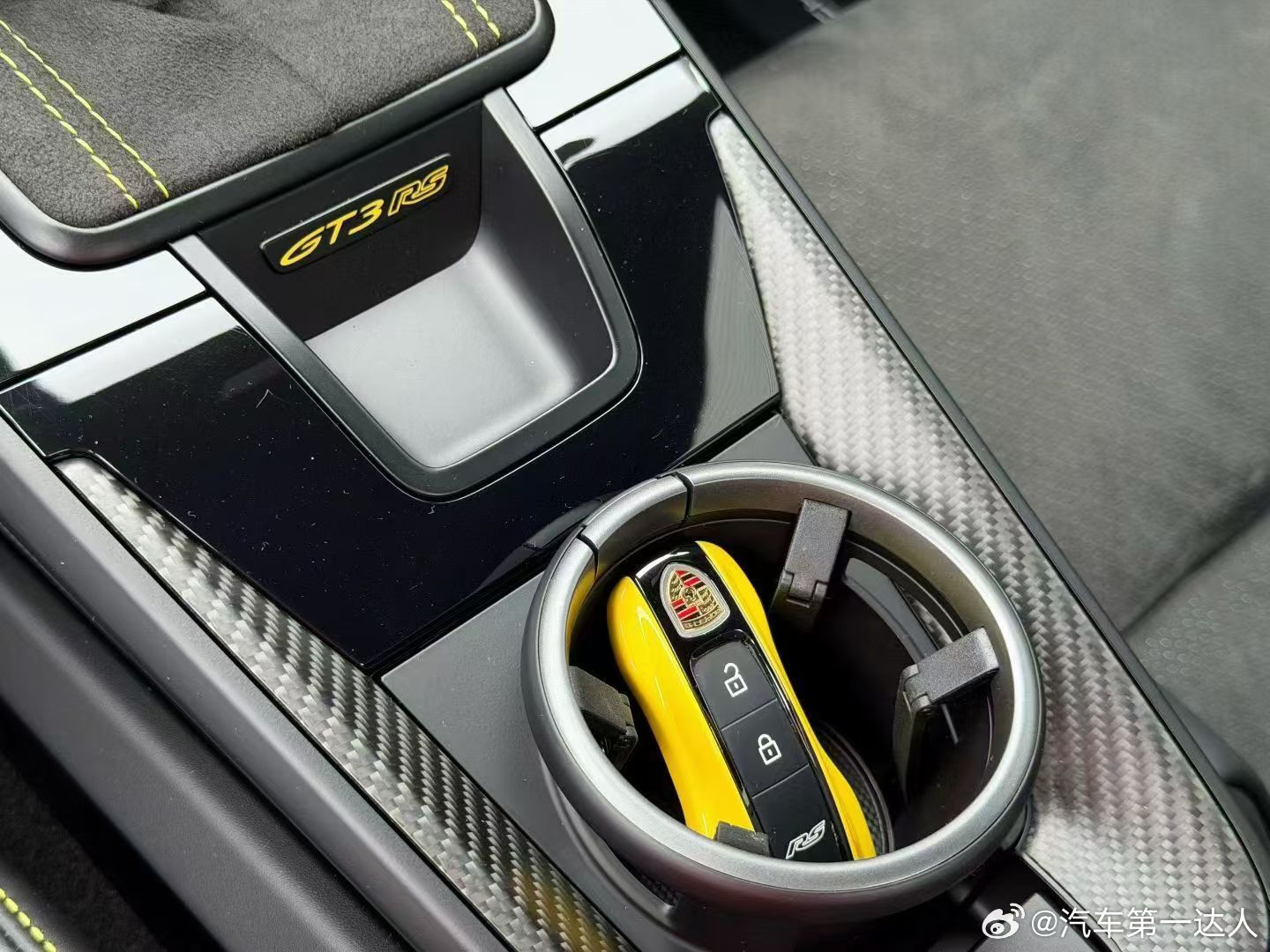 保时捷911GT3RS竞速黄，美规大满配，25年，4千多公里，带车衣