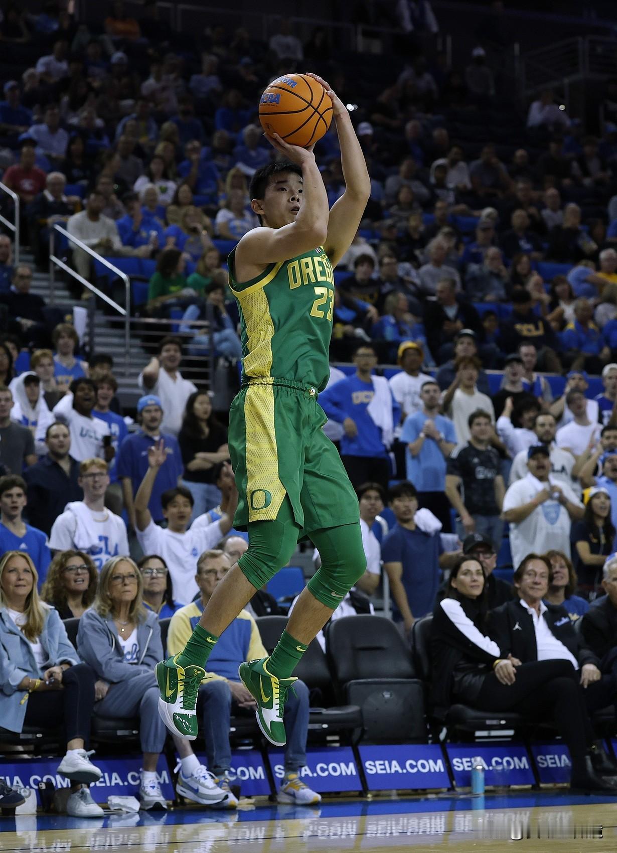 留洋小将林葳遭遇NCAA严酷考验！在俄勒冈大学94比69大胜波特兰大学的比赛中