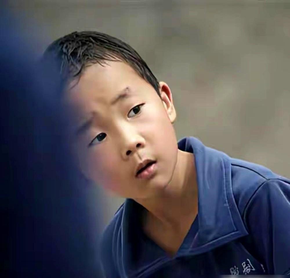 张艺谋监制、张嘉益主演的《主角》，风头竟被一个11岁小孩抢光了。这剧央视开播