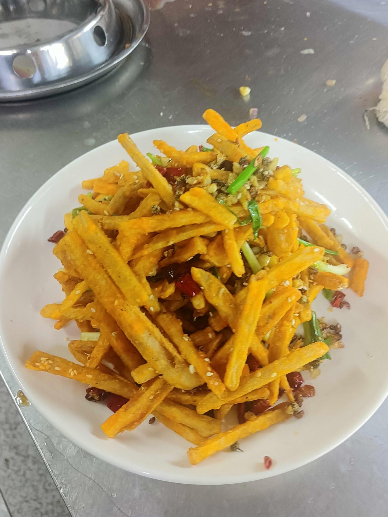 作为天天泡在厨房的厨师，每天颠勺炒菜早已是家常便饭，吃遍了自己做的各色菜肴。最近