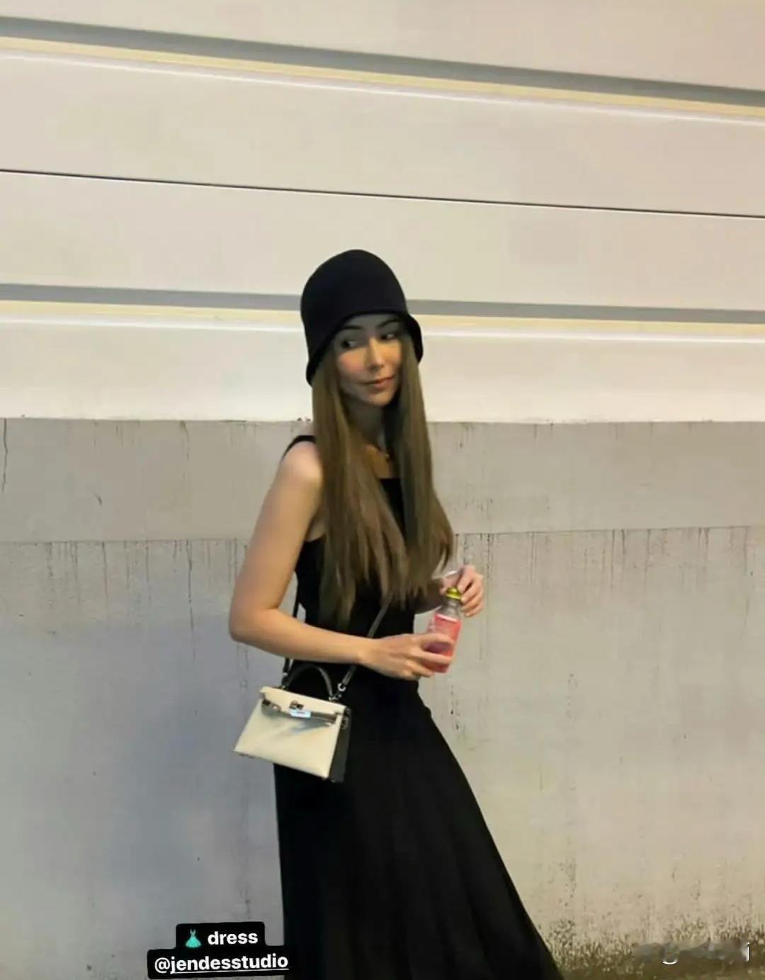 周杰伦女儿给昆凌﻿拍了张照片，小姑娘镜头里的妈妈，真挺好⁠‍⁠看。​