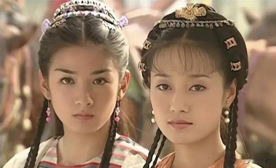 对乾隆而言，小燕子是女儿，知画只是儿子的一个老婆，性质不一样，知画能进宫，原则上