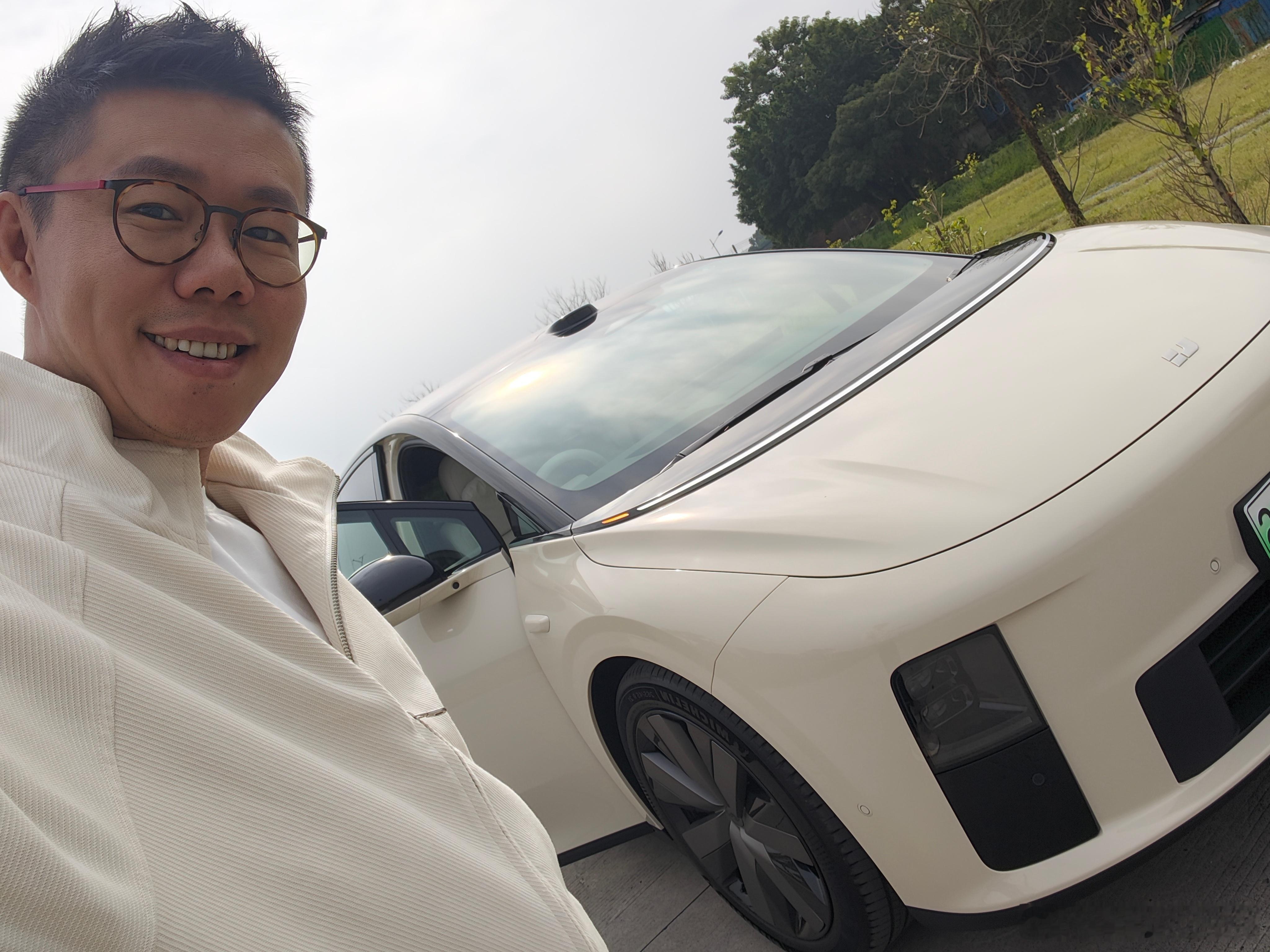 今天的衣服和这台理想i6完全呼应了[滑稽笑]​​​