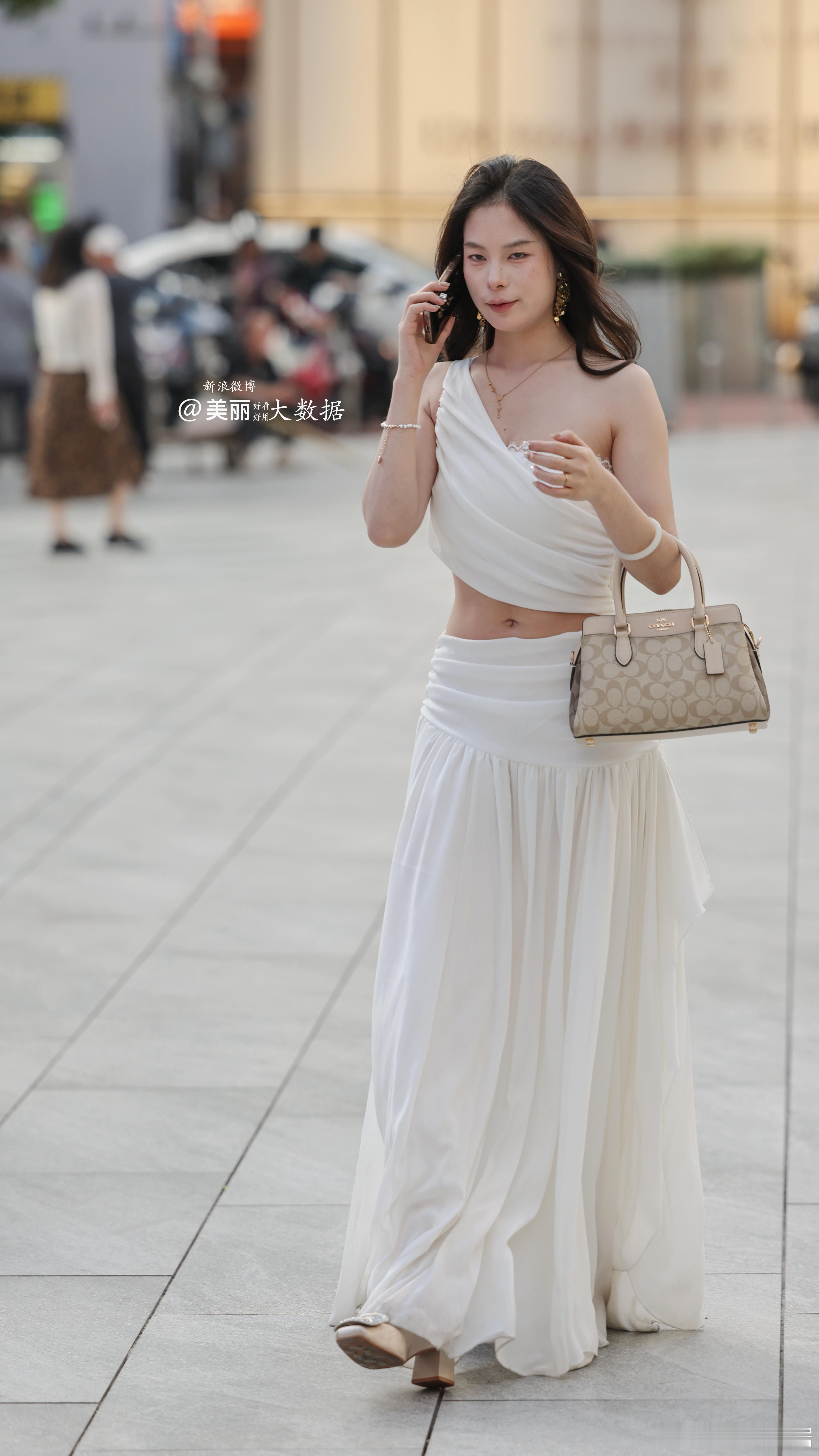 去前面找找她的背影。。。