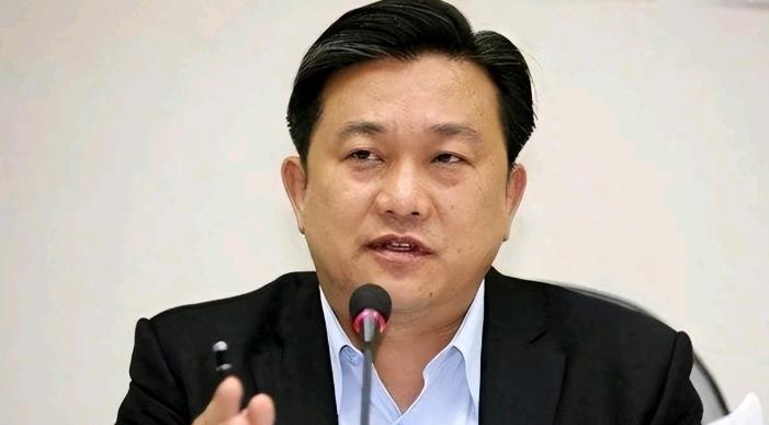 “台独”分子王定宇出来放话了！4月6日，根据岛内媒体报道，在郑丽文即将动身前往中