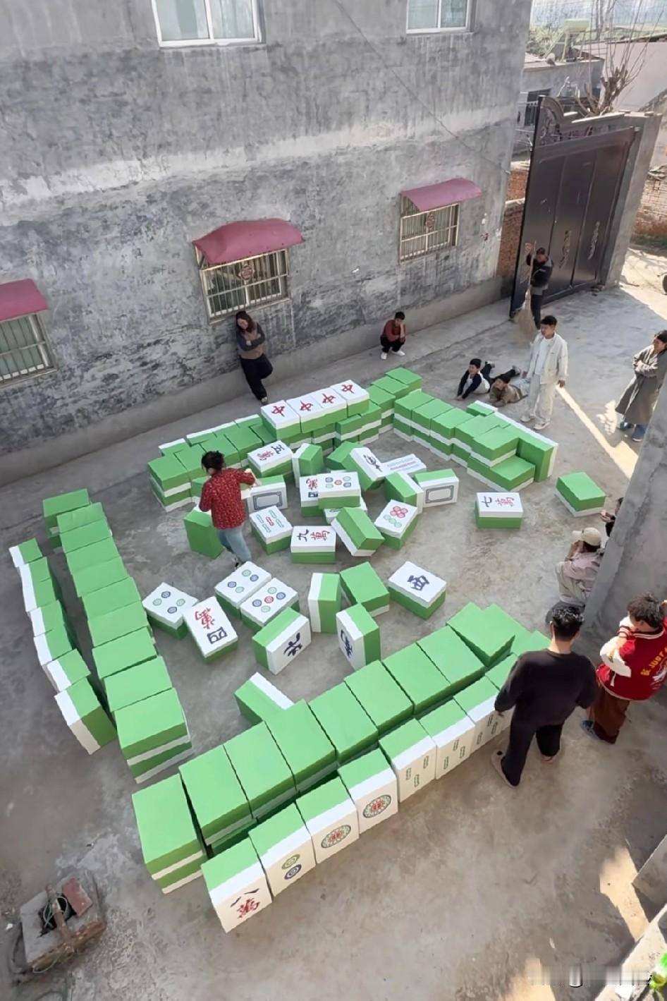 “宝宝，你今天去哪玩了”“没去玩呀，在家打麻将呢”“放屁，你微信一万多步”