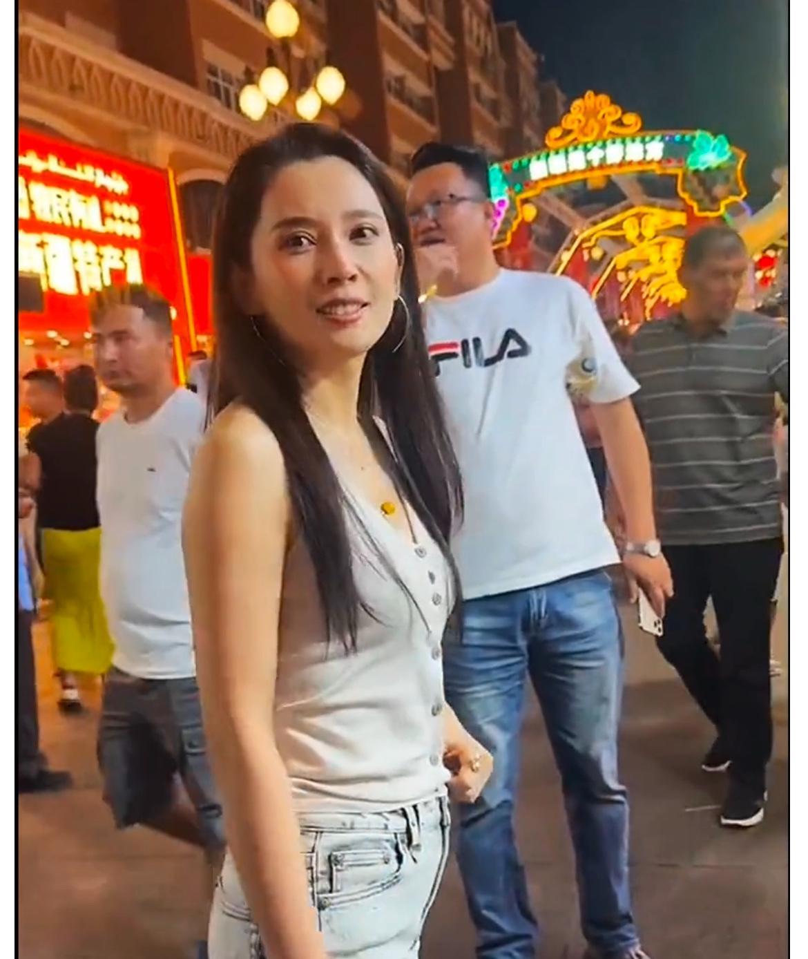想必吸引汪峰更多的还是内在美！我也是第一次看到镜头外的森林北一点都不羡慕汪峰