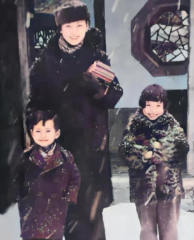 1928年，在东北大学后花园，张学良对已婚林徽因，轻佻地说：“徽因，来做我家庭教