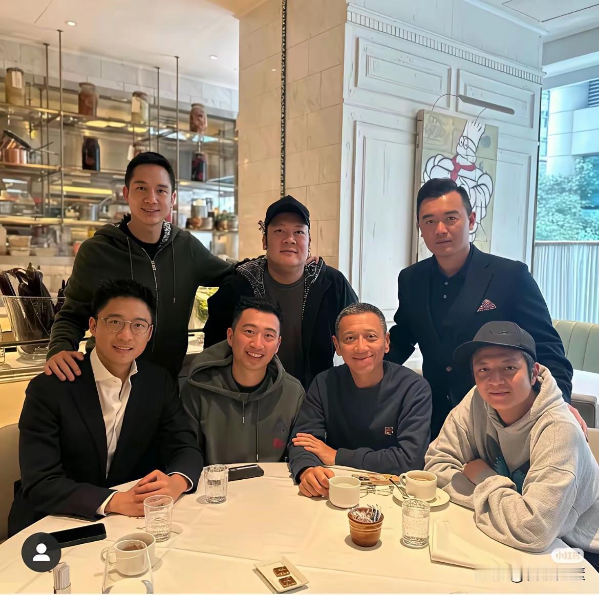 据说这是某顶级富二代的一次聚会。我仔细看了几十遍都没有找到王思聪，赵本山儿子