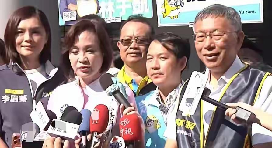 高雄“双柯会合”，柯P抛出惊人言论。10月3日上午，民众党柯文哲陪同国民党高