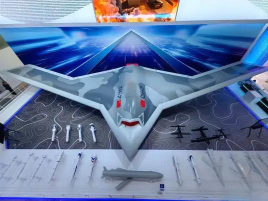 彩虹-7隐身无人轰炸机成功首飞，卓越性能和战略价值，重新定义远程战略轰炸常规