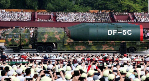 很多人认为本次阅兵，我们把底牌全部亮了出来，是不是草率了？我可以负责任的告诉大家