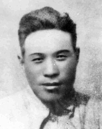 1942年，司令员身中27弹壮烈牺牲，政委负伤后举枪自尽，部队几乎全军覆没。毛泽