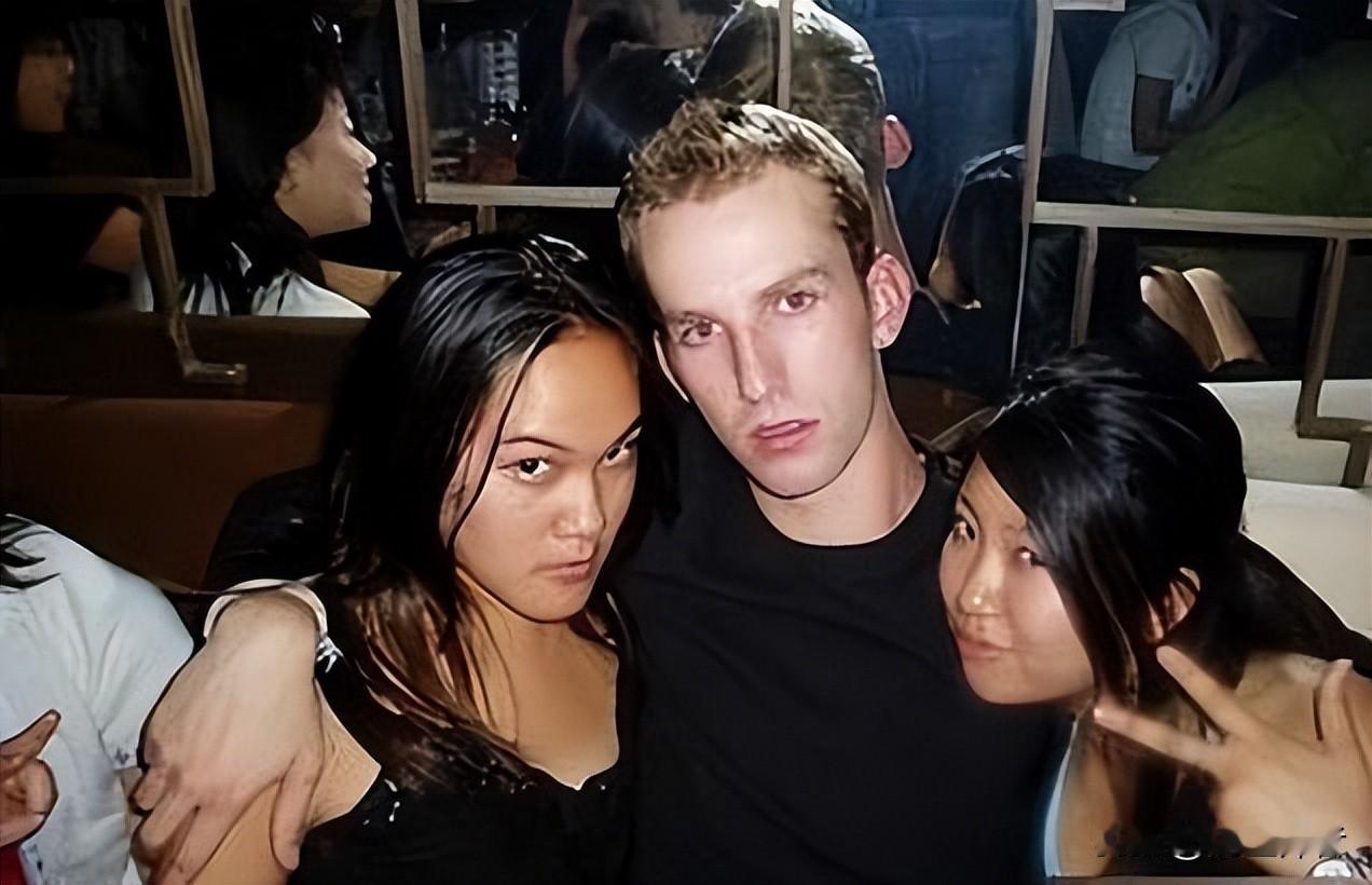 牢A的爆料彻底给那些崇洋媚外人打了一记响亮的耳光。去美国留学不等于“天堂的入场券