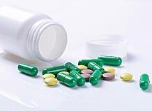 奥美拉唑被列为重点监控药物，这事真得重视。很多有胃病的人把它当“神药”，胃一不舒