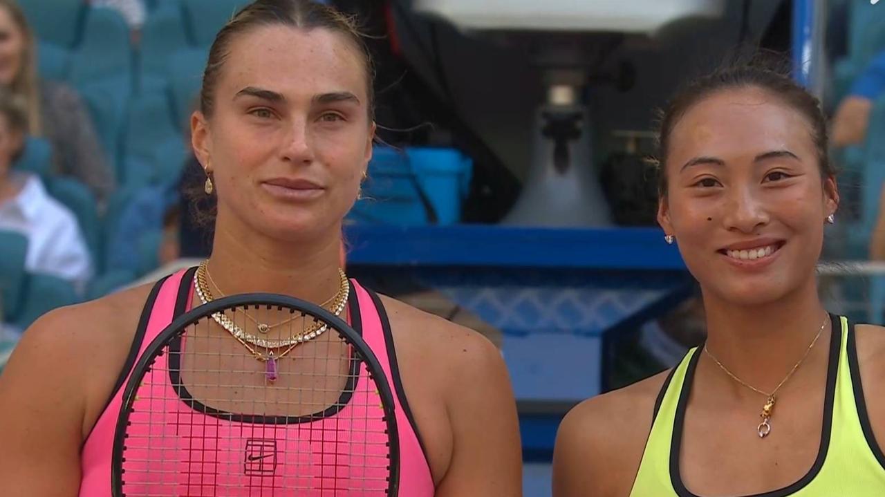 WTA最新战报！郑钦文0-2萨巴伦卡，中国金花无缘八强！北京时间3月24日