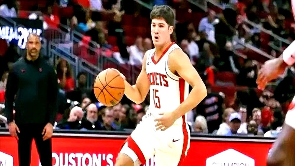 所以他真正火大的，根本不是那个进球。火箭主教练乌度卡，脸都黑了。...